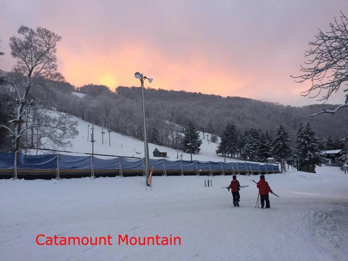 Appartamento 2 Bed Berkshire Getaway Minutes To Jiminy Peak Ski Hancock Esterno foto